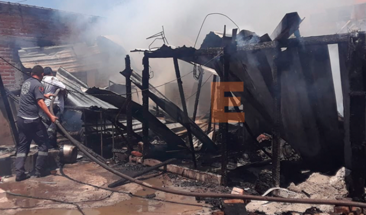 2 viviendas se incendian en la colonia Lomas de Palmira en Apatzingán