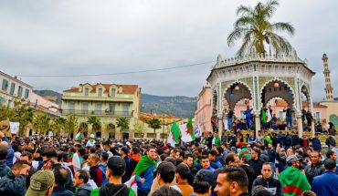 Argelia, vacaciones para frenar un cambio inevitable