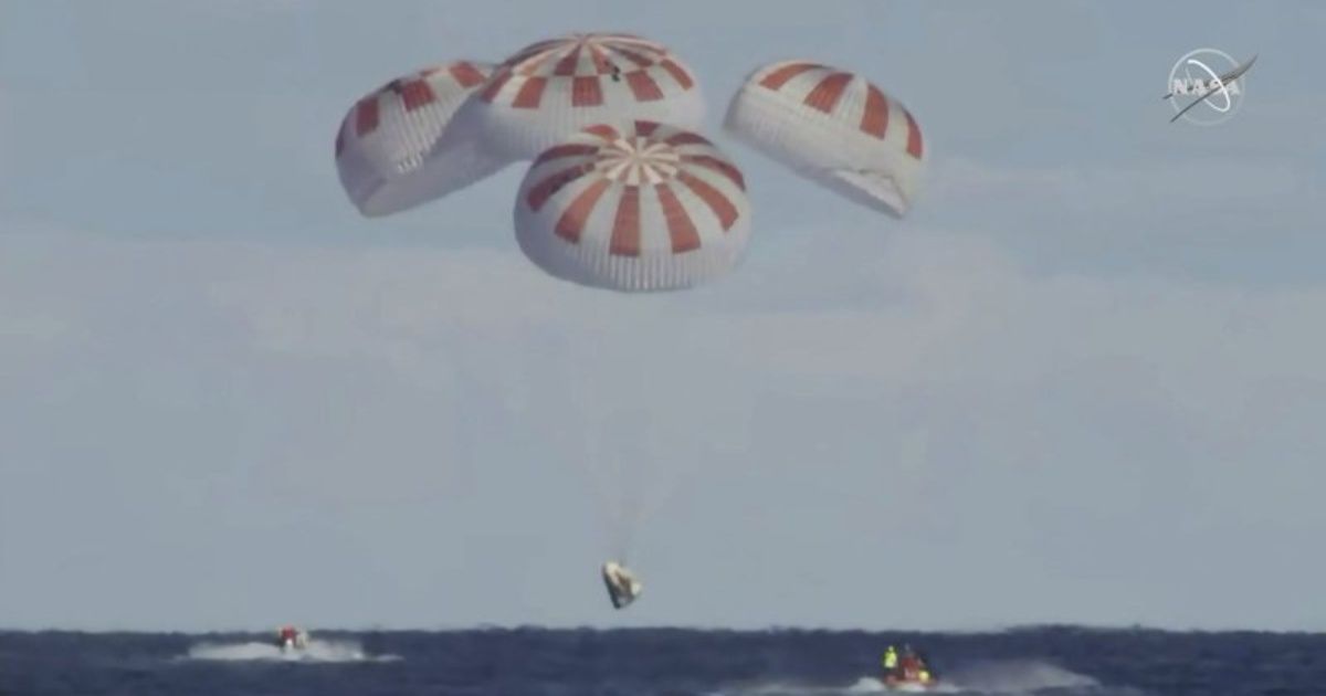 Cápsula de SpaceX amariza exitosamente en el Atlantico