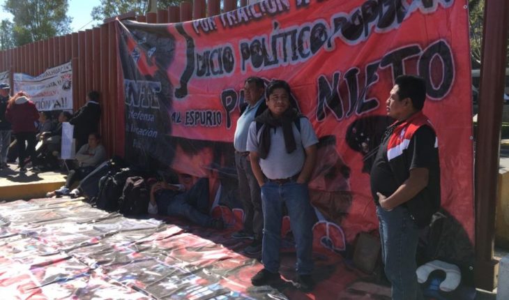 CNTE impide por cuarta vez sesión en San Lázaro