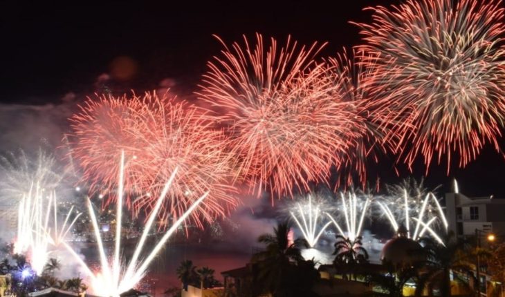 Combate Naval ilumina el cielo en el Carnaval Mazatlán 2019