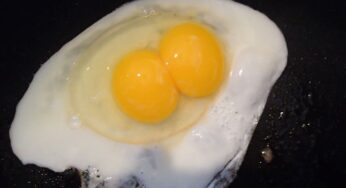 Comer dos huevos al día podría aumentar riesgo de desarrollar enfermedad cardiaca