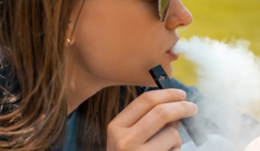 EE. UU. prohibirá venta de cigarrillos electrónicos con sabores ante “epidemia” juvenil