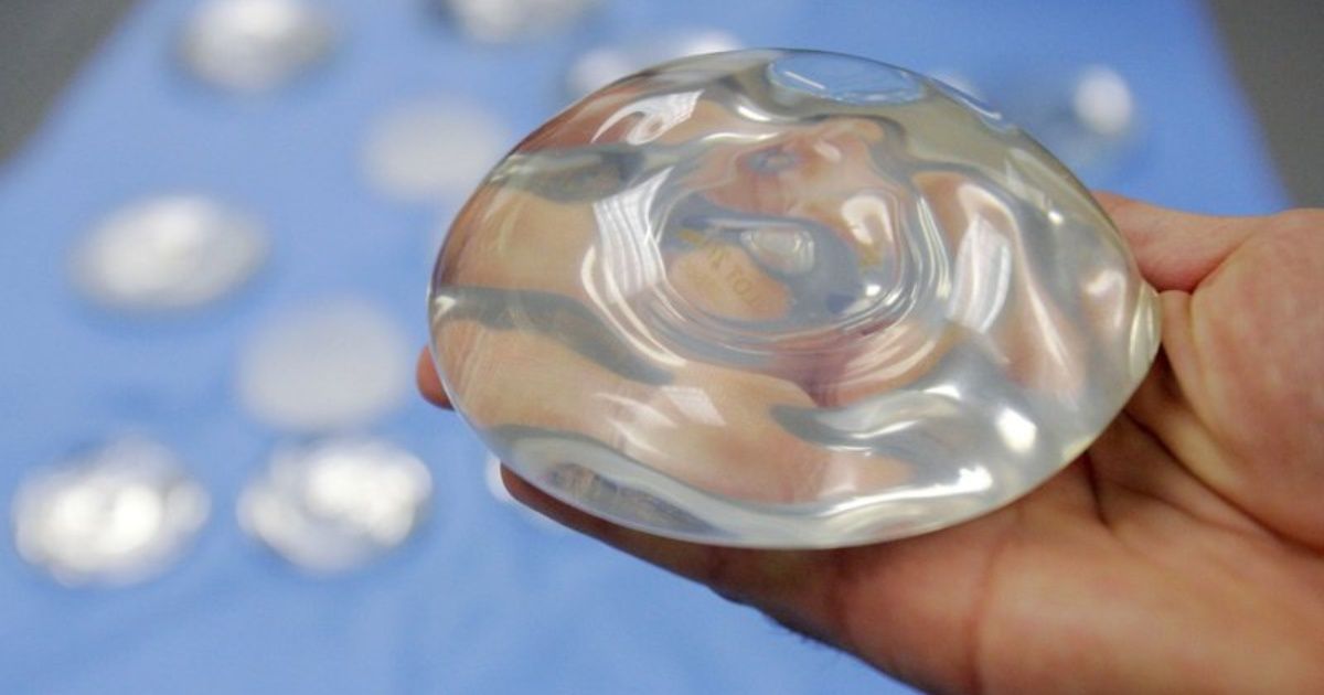 EEUU: Expertos recomiendan no prohibir implantes mamarios