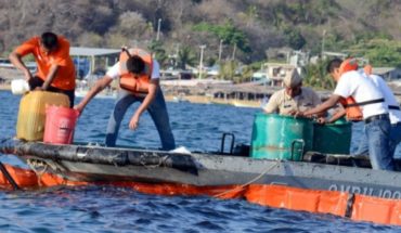 Embarcación provocó derrame de diesel en mar de Acapulco