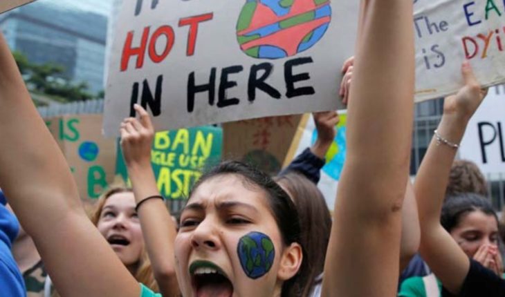 Estudiantes marchan exigiendo acción contra el cambio climático
