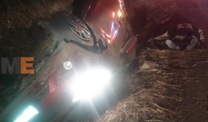 Fallece al volcar su auto en la carretera Quiroga-Zacapu