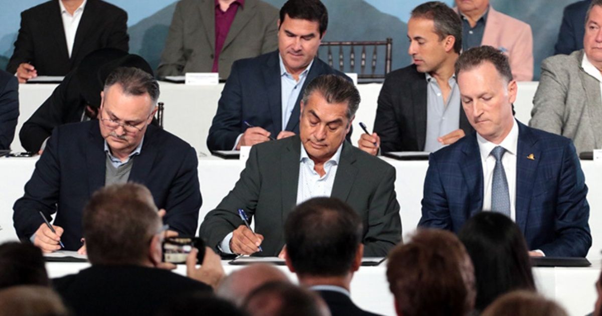 Firman acuerdo de paz laboral en Nuevo León