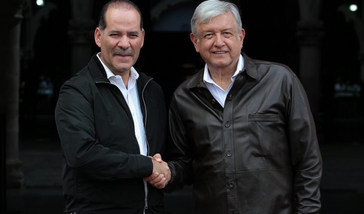 Gobernador de Aguascalientes evita a AMLO por abucheos