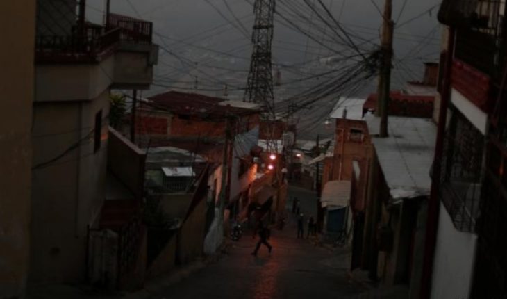 Maduro anuncia racionamiento eléctrico y protestas en Venezuela