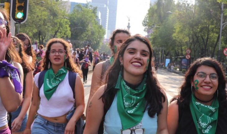 Miles de mujeres marchan en la CDMX