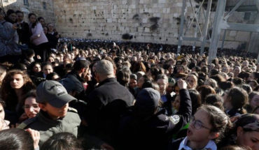 Mujeres judías se enfrentan por los “derechos de oración”, en Jerusalén