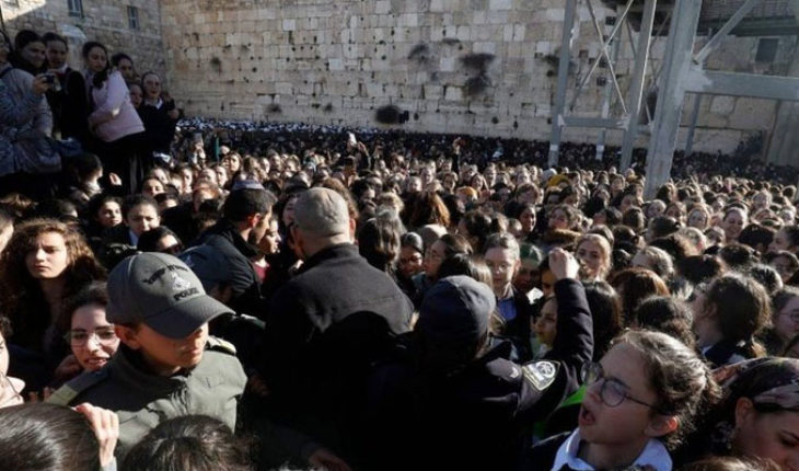 Mujeres judías se enfrentan por los “derechos de oración”, en Jerusalén