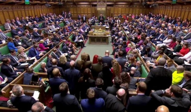 Parlamento británico vota en contra de todas las alternativas para el “brexit”