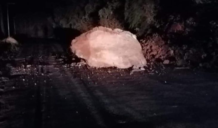 Registran derrumbe de grandes rocas en la Tancítaro