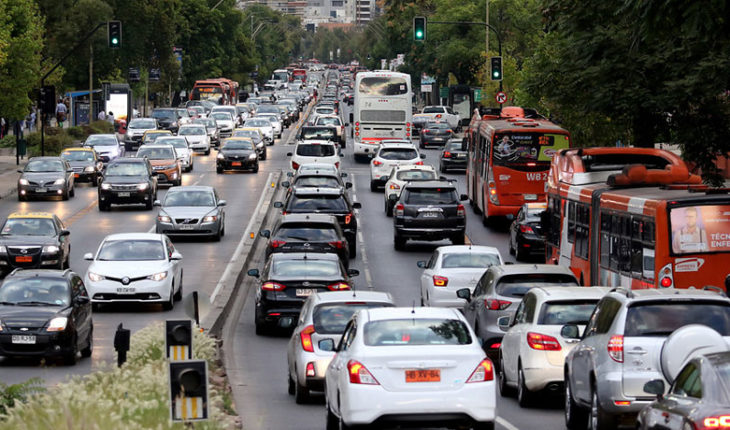 Transportes confirma que evalúa tarificación vial para enfrentar congestión de Santiago