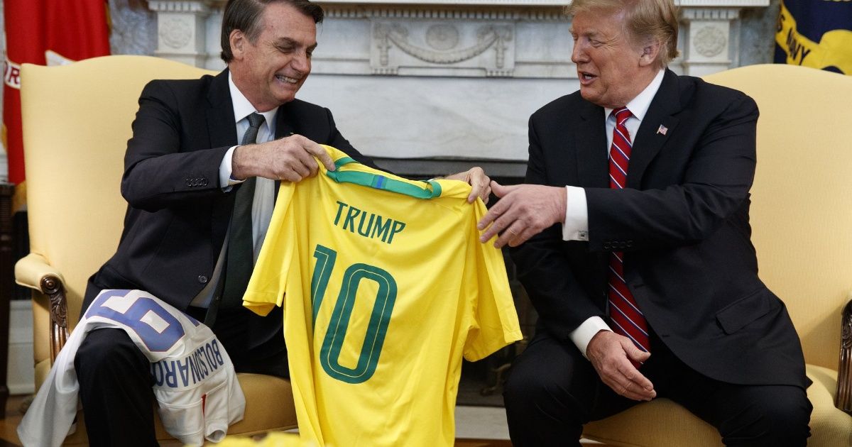 Trump dice que Bolsonaro hizo un "trabajo muy sobresaliente"
