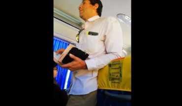 [VIDEO] Molestia de los pasajeros: sujeto se puso a predicar la biblia en un bus entre Santiago y Valparaíso