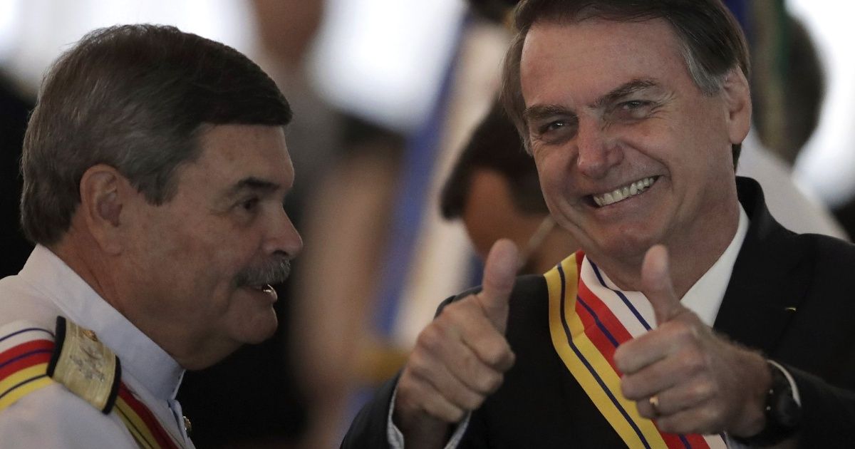 Alentados por Bolsonaro, militares celebran último golpe