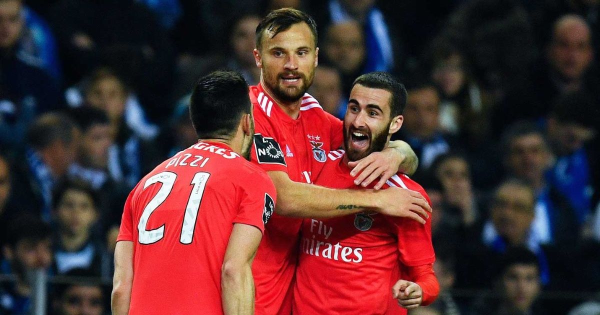 Benfica defeats to Porto and is the new leader of Portugal