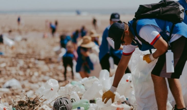 translated from Spanish: Cleaning day withdrew hundreds of kilos of plastic on the beaches of Arica after floods