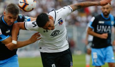translated from Spanish: Colo Colo se impuso a Deportes Iquique en el Monumental