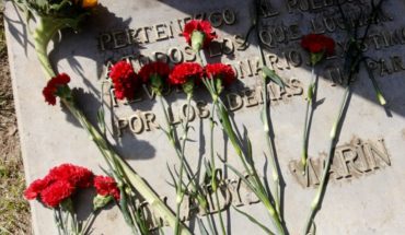 translated from Spanish: Communist Party paid tribute to Gladys Marín 14 years his death
