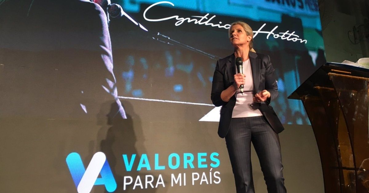 Cynthia Hotton relanzó "Valores para mi País", el partido político "provida"