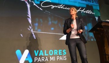 translated from Spanish: Cynthia Hotton relanzó “Valores para mi País”, el partido político “provida”