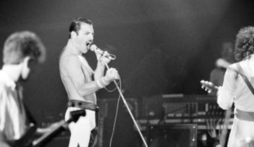 translated from Spanish: Death of Mike Grose, original bassist of the band Queen