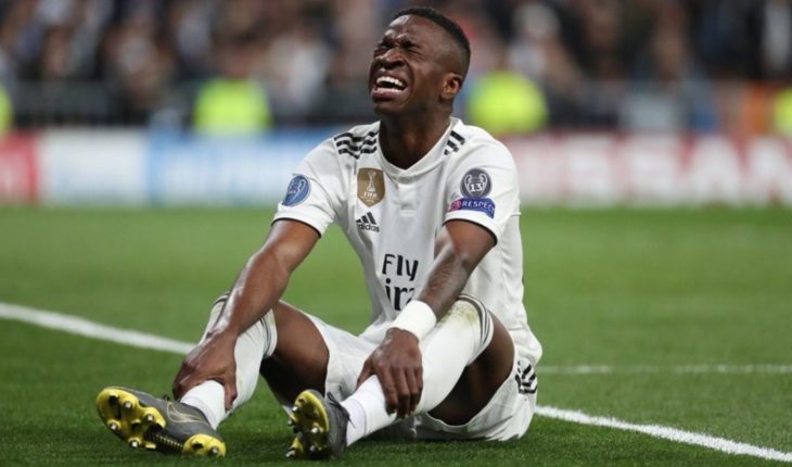 translated from Spanish: Deepens the crisis at Real Madrid: Vinicius Jr will be low for two months