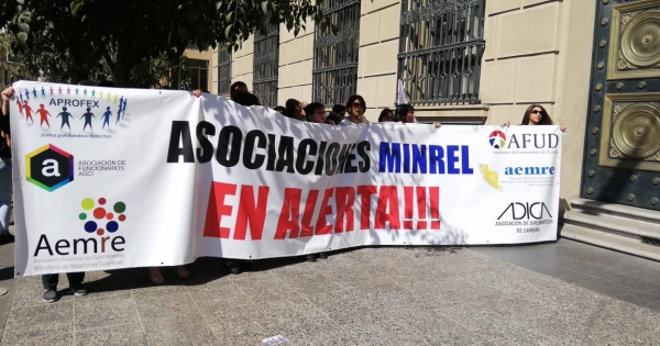 Escala conflicto en Cancillería: funcionarios exigen al ministro de Hacienda dar respuesta a las normas que fijan las diferentes plantas del Minrel