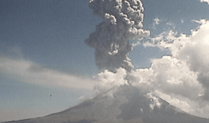 translated from Spanish: Explosión de volcán Popocatépetl destruye domo y cae ceniza