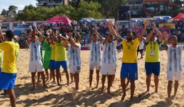 translated from Spanish: Fútbol Playa: Argentina cayó 8 a 1 ante Brasil y se quedó con la plata