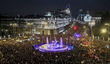translated from Spanish: Hundreds of thousands of women came out to protest in Spain in the women’s day