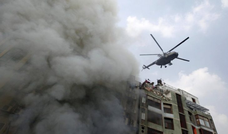 translated from Spanish: Incendio en Bangladesh deja 25 muertos y unos 70 heridos