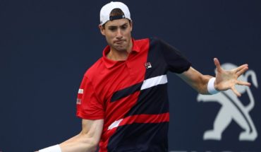 translated from Spanish: Isner vence a Bautista y clasifica a semifinales en Miami