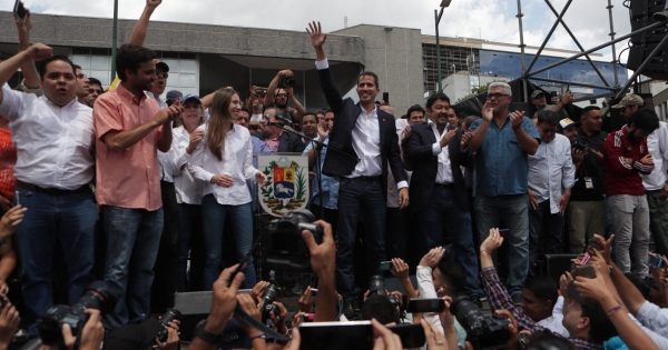 Iván Duque celebrates the return of Juan Guaidó to Venezuela