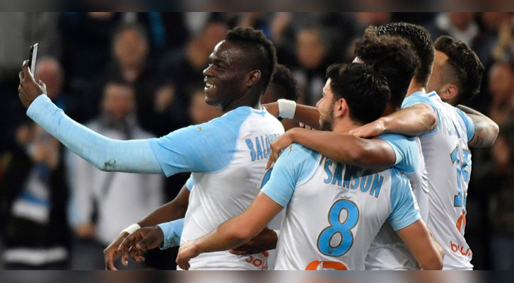 Mario Balotelli scores goal of scissors and transmits the celebration by Instagram Mario Balotelli scores goal of scissors and transmits the celebration by Instagram