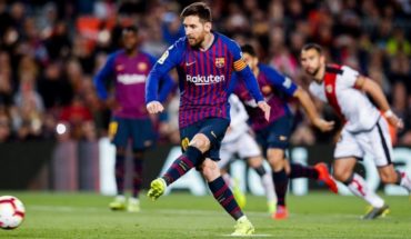 translated from Spanish: Messi scored a goal in the victory of Barcelona and added a new record