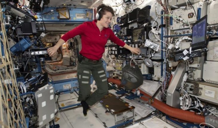 translated from Spanish: NASA cancela caminata espacial de mujeres por falta de traje