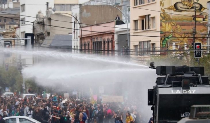 translated from Spanish: NHDRS present lawsuit by “unnecessary violence” by police against student severely injured during March 8 M in Valparaiso