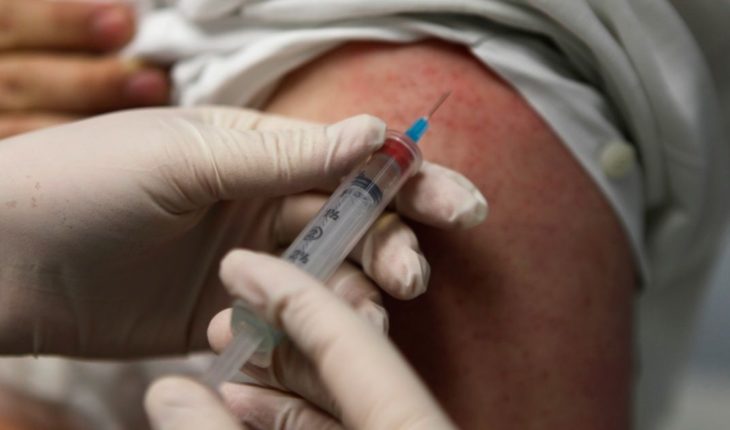 translated from Spanish: Parents reject law on vaccines; further measles