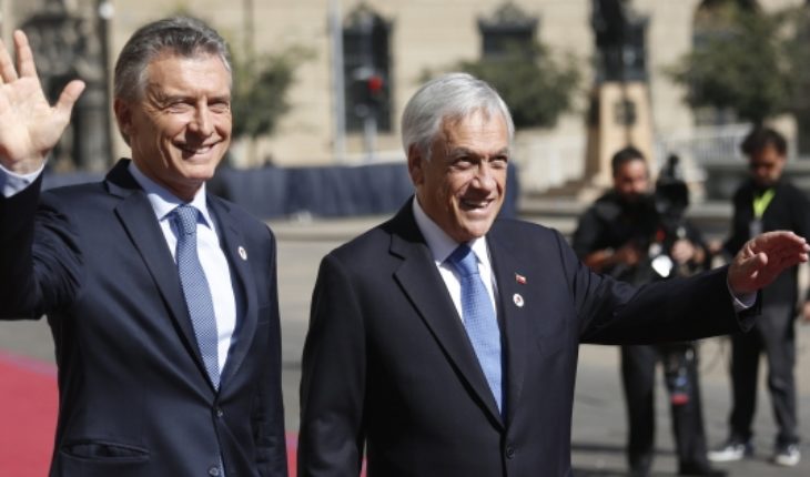 translated from Spanish: Piñera y Macri celebran la aprobación de acuerdo comercial bilateral