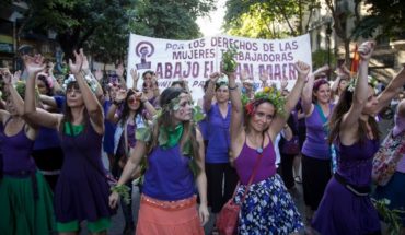 translated from Spanish: Political leaders joined in the commemoration of the day of the woman