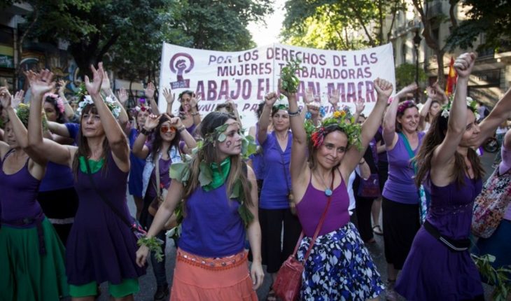 translated from Spanish: Political leaders joined in the commemoration of the day of the woman