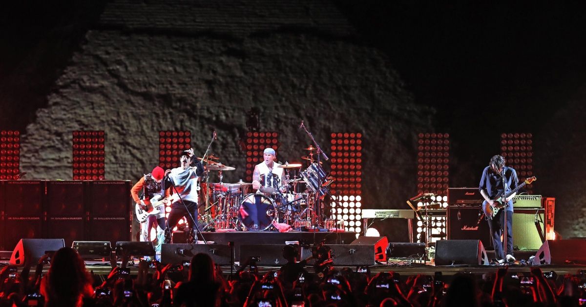 Red Hot Chili Peppers da show en las Pirámides de Egipto