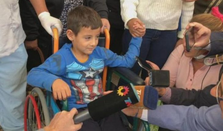 translated from Spanish: Rescatan a niño de 5 años que estuvo perdido un día entero en el desierto
