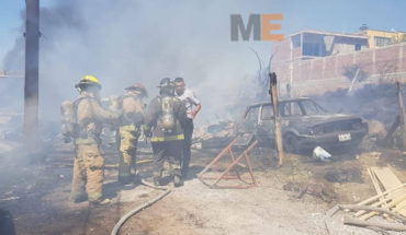 translated from Spanish: Se incendia carpintería en Zamora, Michoacán, seis automóviles quedaron calcinados