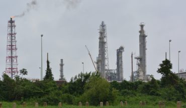 translated from Spanish: Solo 4 empresas participarán en licitación para refinería en Dos Bocas
